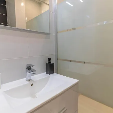 Apartment Gio - 4 Personnes, Clim, Piscine, Terrasse *